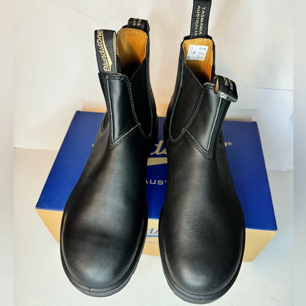 Blundstone Gender Inclusive Black Chelsea Boot casual classic work comfy outdoor